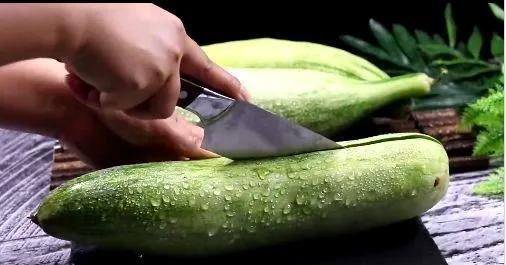 网红吃1000多的瓜,品味奢华美食之旅